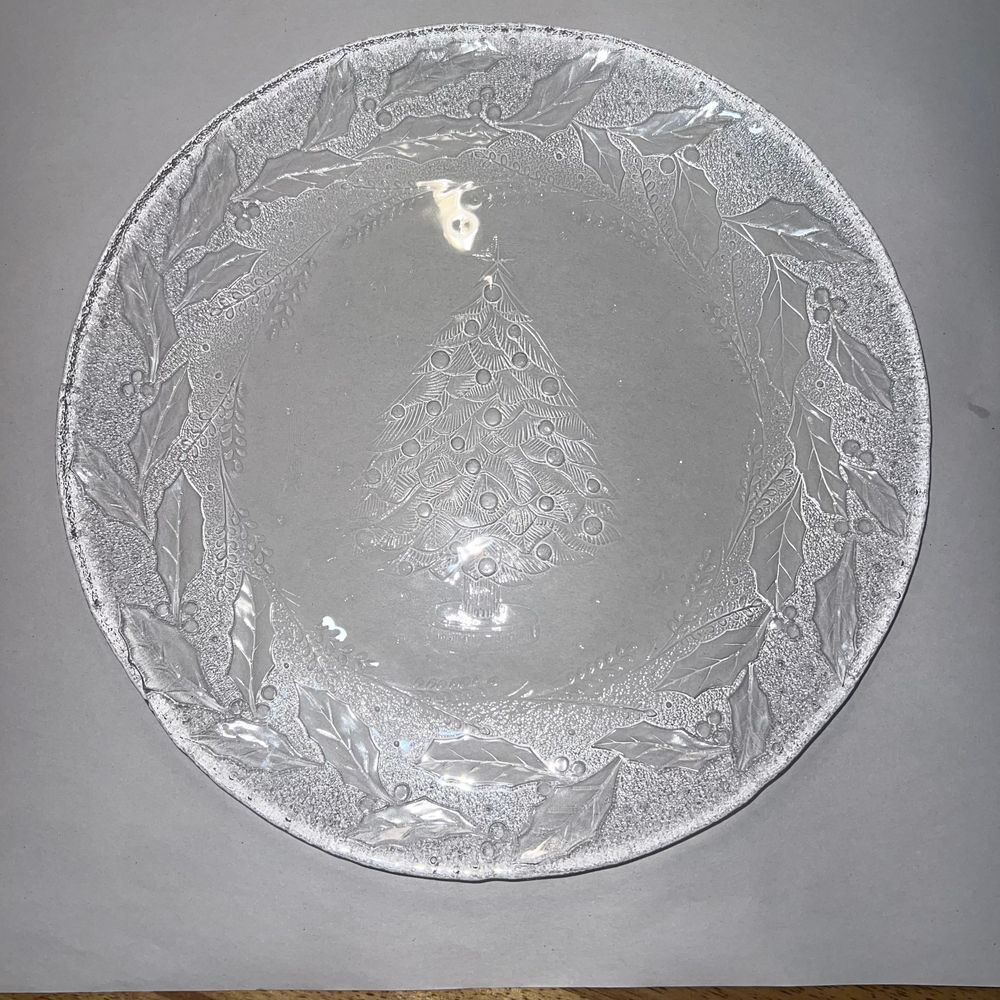 Set 2 13"‎ round platter Holly Tree
by ARCOROC Christmas glass serving vintage